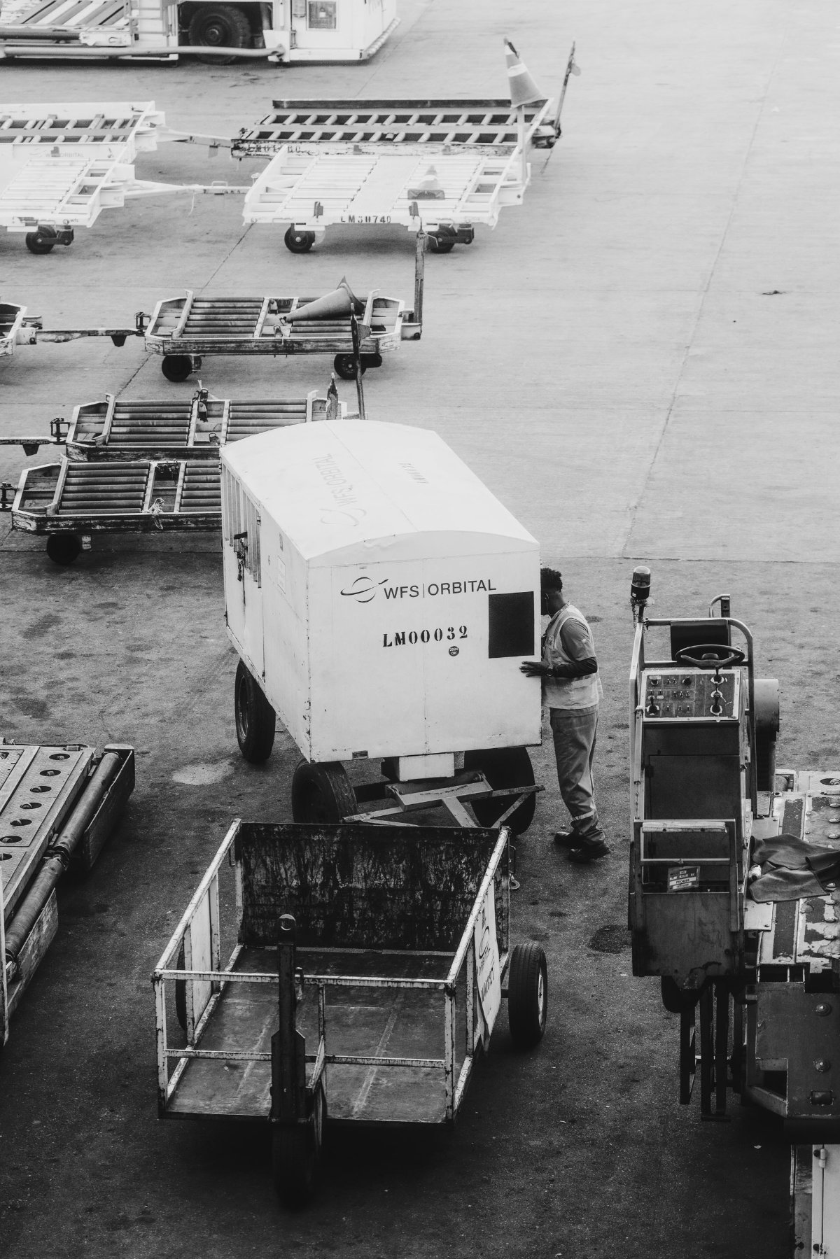Equipe de solo trabalhando em um aeroporto